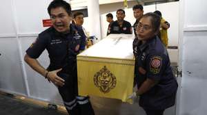 epa13110289 Rescue workers carry a coffin of a pub fire victim after relatives identified and claimed the body for funeral rites at the Institute of Forensic Medicine, Police hospital in Bangkok, Thailand, 14 July 2026. At least 30 people were killed and 63 others were injured after a fire engulfed the Rong Beer Na Lat Phrao pub, according to the Bangkok Metropolitan Administration.  EPA/RUNGROJ YONGRIT