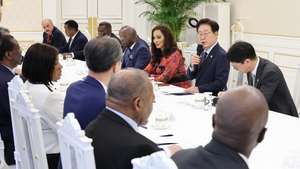 epa13010180 South Korean President Lee Jae Myung (2-R, rear) meets with a group of foreign ministers from Africa at the presidential office Cheong Wa Dae in Seoul, South Korea, 02 June 2026, as they visited South Korea to take part in the Korea-Africa Foreign Ministers' Meeting.  EPA/YONHAP SOUTH KOREA OUT