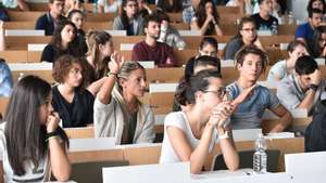 epa07814381 University candidates take the entrance tests for the medical school of the University of Turin Campus Luigi Einaudi, in Turin, northern Italy, 03 September 2019. This year some 84,716 candidates have enrolled in Turin for the admission tests for the degree programme in Medicine and Dentistry, Architecture and Veterinary.  EPA/ALESSANDRO DI MARCO