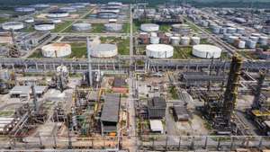 epa09496219 An aerial picture taken with a drone showing the Petrobras refinery in Duque de Caxias (REDUC), in Rio de Janeiro, Brazil, 29 September 2021. The Petrobras company confirmed on 29 September that it readjusted diesel prices at refineries by 8.89 percent with immediate effect.  EPA/ANDRE COELHO