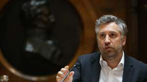 O ministro das Infraestruturas e Habitação, Pedro Nuno Santos, durante audição na Comissão de Economia, Inovação, Obras Públicas e Habitação na Assembleia da República,  em Lisboa, 18 de maio de 2021.   MANUEL DE ALMEIDA/LUSA