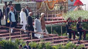 epa12682183 President of the European Commission Ursula von der Leyen (R) and President of the European Council Antonio Luis Santos da Costa (C) leave with Indian Prime Minister Narendra Modi (L) and Indian President Droupadi Murmu (2-R) at the Republic Day celebrations in New Delhi, India, 26 January 2026. The Republic Day of India marks the adoption of the constitution of India and the transition of the country from a British Dominion to a republic on 26 January 1950.  EPA/HARISH TYAGI