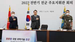 epa10054345 South Korea's President Yoon Suk-yeol (C) salutes the national flag during a meeting of top military commanders at the Gyeryongdae military headquarters, 160 kilometers south of Seoul, South Korea, 06 July 2022.  EPA/YONHAP SOUTH KOREA OUT