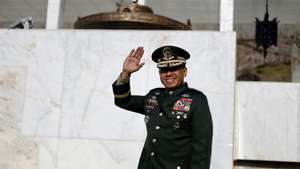 epa11266642 Filipino Armed Forces chief General Romeo Brawner waves during rites to mark the &#039;Day of Valor&#039; at Mt. Samat, in the town of Pilar, Bataan province, Philippines, 09 April 2024. Marcos led rites to honour Filipino and American soldiers who fought but were forced to surrender to the Japanese imperial army in Bataan in 1942 during World War II.  EPA/FRANCIS R. MALASIG