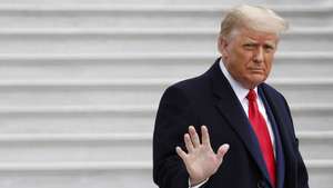 epa08879853 US President Donald Trump waves to members of the media before boarding Marine One on the South Lawn of the White House in Washington, D.C., USA, 12 December 2020. Trump is going to attend the 121st Army-Navy Football Game at  United States Military Academy in West Point.  EPA/YURI GRIPAS / POOL