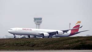 epa04379530 An Airbus A340 airplane of Spanish airline Iberia lands at International Airport of Carrasco in Montevideo, Uruguay, 01 September 2014. Iberia resumed flights to Uruguay after one year and half without traveling to the country due a restructuring process. Iberia said that could transport about 2,300 passengers every week between Uruguay and Spain.  EPA/IVAN FRANCO