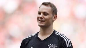 epa10764267 Munich&#039;s goalkeeper Manuel Neuer reacts during the team presentation for the season 2023/2024 of FC Bayern Munich in Munich, Germany, 23 July 2023.  EPA/RONALD WITTEK