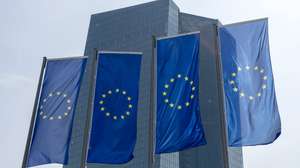 epa08432152 (FILE) - Flags fly in front of the European Central Bank (ECB) before a press conference of the Governing Council of the European Central Bank in Frankfurt Main, Germany, 10 April 2019 (reissued 19 May 2020) The European Central Bank (ECB) is to publish the euro area balance of payments for March 2020 on 20 May 2020.  EPA/RONALD WITTEK *** Local Caption *** 55115424