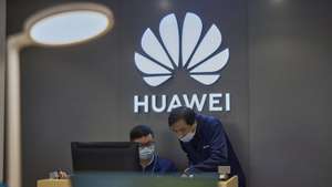 epa08929702 Employees work in the Huawei store in Shanghai, China, 10 January 2021. China issued new rules intended to fight back foreign laws. According to the new regulations, Chinese companies and citizens who suffer losses by those who comply with foreign laws can sue them in Chinese courts.  EPA/ALEX PLAVEVSKI