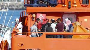 Migrantes chegam à doca de Arguineguin, nas ilhas Canárias, em Espanha. 22 de outubro de 2020