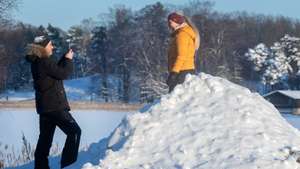 epa08942069 People enjoy a sunny day in a Park in Helsinki, Finland, 16 January 2021. Temperatures in the capital of Finland may drop to minus 17 degrees Celsius in the night.  EPA/MAURI RATILAINEN