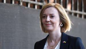 epa10012162 British Secretary of State for Foreign, Commonwealth and Development Affairs Liz Truss departs a Cabinet meeting at 10 Downing Street in London, Britain, 14 June 2022.  EPA/ANDY RAIN