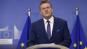 epa10373615 EU Commission Vice President Maros Sefcovic gives a press briefing on the movement of veterinary medicines from Great Britain to Northern Ireland, Cyprus, Ireland and Malta, in Brussels, Belgium, 19 December 2022.  EPA/OLIVIER HOSLET