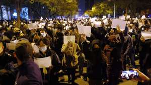 epaselect epa10332665 Protesters hold blank white pieces of paper during a protest triggered by a fire in Urumqi that killed 10 people in Beijing, China, 27 November 2022. Protests against’s China strict Covid restrictions have erupted in various cities including Beijing and Shanghai, triggered by a tower fire that killed 10 people Xinjiang’s capital, Urumqi.  EPA/MARK R. CRISTINO