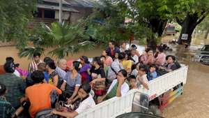 epa11601520 Flood victims evacuate the area on a truck in Pyinmana, Naypyidaw, Myanmar, 13 September 2024. Heavy rains triggered by Typhoon Yagi have caused severe flooding in parts of Myanmar, leaving thousands stranded in their homes, with further heavy rainfall and thunderstorms expected, according to the state weather office.  EPA/NYEIN CHAN NAING