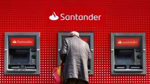 epaselect epa11973776 A customer uses a Santander ATM machine in London, Britain, 19 March 2025. Santander has announced it plans to close some 95 bank branches across the UK, which will put 750 jobs at risk.  EPA/ANDY RAIN