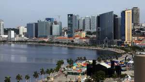 Vista da baía e marginal de Luanda, Angola, 15 de janeiro de 2026. Luanda celebra no domingo 450 anos sob queixas de fome, desemprego e críticas à falta de saneamento e de infraestruturas básicas que agudizam o clamor dos munícipes, descontentes com a perda de identidade histórico-cultural da capital angolana. (ACOMPANHA TEXTO DA LUSA DO DIA 24 DE JANEIRO DE 2026). AMPE ROGÉRIO/LUSA