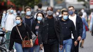 epa08632225 People wearing protective face masks walk in the streets in Paris, France, 28 August 2020. As of 8am on 28 August, protective face masks are mandatory across the city of Paris, a measure annouced by French Prime Minister Jean Castex on 27 August to fight the rising spread of coronavirus SARS-CoV-2 which causes the Covid-19 disease. Cases in France have surged in recent weeks, with over 6000 new cases recorded in a 24 hour period.  EPA/YOAN VALAT