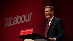 epa09495299 Britain's Labour leader Keir Starmer delivers his keynote speech on the final day of the annual Labour Party conference in Brighton, Britain, 29 September 2021.  EPA/FACUNDO ARRIZABALAGA