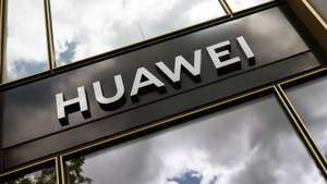 epa12102382 The Huawei logo is seen at the company's store before a product launch event in Berlin, Germany, 15 May 2025. The focus is on two new product series - the Huawei Watch 5 and the Watch Fit 4 series.  EPA/HANNIBAL HANSCHKE
