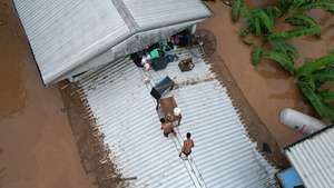 epa11598176 A handout photo made available by the Wiang Phang Kham Subdistrict Municipality shows local people on their rooftops during flooding due to heavy rain in urban areas of Mae Sai District, in Chiang Rai Province, northern of Thailand, 11 September 2024. At least four people have died, several are missing, and more than 14,300 households have been affected by flash floods and landslides caused by the impact of Typhoon Yagi in several northern provinces of Thailand, according to the Department of Disaster Prevention and Mitigation of Thailand.  EPA/WIANG PHANG KHAM SUBDISTRICT / HANDOUT  HANDOUT EDITORIAL USE ONLY/NO SALES