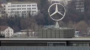 epa09019411 A general view of the company headquarters of the Daimler AG in Stuttgart, Germany, 17 February 2021. Daimler will release their preliminary business figures for the Fiscal Q4 and the full year 2020 on 17 February 2021.  EPA/RONALD WITTEK