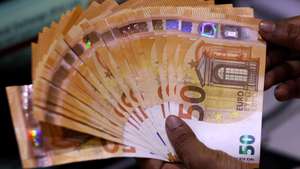 epa09783859 A worker counts Euro banknotes at a money exchange company in Karachi, Pakistan, 25 February 2022. Due to the ongoing crisis in Ukraine and importers' demand for the greenback, the rupee resumed its drop against the US dollar, losing 0.13 percent to reach Rs 176.39 in the interbank market.  EPA/SHAHZAIB AKBER