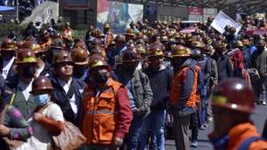 epa10263913 Miners protest in the streets of La Paz, Bolivia, 24 October 2022. Hundreds of cooperative gold miners protested this Monday in the streets of La Paz demanding that the government of Bolivian President Luis Arce attend to their demands, such as the approval of a gold tax regime, legal certainty against enslavement, among others.  EPA/Stringer