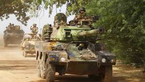 epa09765119 (FILE) - French soldiers patrol in Diabaly, Mali, 23 January 2013 (reissued 17 February 2022). France announced on 17 February 2022, that it is withdrawing its troops from Mali in a joint statement issued ahead of an EU-Africa summit in Brussels.  EPA/NIC BOTHMA