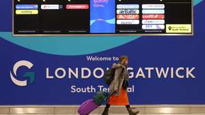 epa11846873 A passenger at Gatwick Airport in London, Britain, 23 January 2025. The British government is considering airport expansions in London. Plans for a third runway at Heathrow and a second runway at Gatwick are under review by the Treasury in an effort to boost growth. Transport Secretary Heidi Alexander has a deadline of 27 February to decide whether to permit Gatwick to bring its existing emergency northern runway into routine use.  EPA/ANDY RAIN