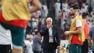 epa12523726 Graham Arnold head coach  of Iraq gestures during the FIFA World Cup 2026 Asian qualifiers play-off 1st leg soccer match between UAE and Iraq in Abu Dhabi, United Arab Emirates, 13 November 2025.  EPA/ALI HAIDER