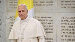 epa12457417 Pope Leo XIV arrives on World Food Day, marking the 80th anniversary of the FAO and the inauguration of the new FAO MuNe – Food and Agriculture Museum and Network, at FAO headquarters in Rome, Italy, 16 October 2025.  EPA/ALESSANDRO DI MEO