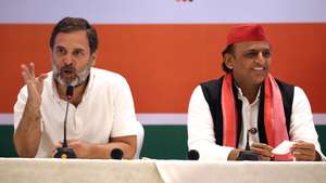 epa11283729 Senior Congress leader Rahul Gandhi (L) and Samajwadi Party president Akhilesh Yadav (R) from Indian National Developmental Inclusive Alliance (I.N.D.I.A), a multi-party political alliance against ruling and Narendra Modi led Bhartiya Janta party, hold a joint press conference in Ghaziabad, Uttar Pradesh, India, 17 April 2024. General elections in India will be held in seven phases between 19 April and 01 June 2024 in which about 968 million people are eligible to vote.  EPA/HARISH TYAGI