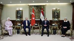 epa11152143 A handout photo made available by the Turkish President's Press Office shows Egyptian President Abdel Fattah al-Sisi (C-R), his wife Entissar Amer (R), Turkish President Recep Tayyip Erdogan (C-L) and his wife Emine Erdogan (L), posing for a photograph during their meeting in Cairo, Egypt, 14 February 2024. The Turkish president has made his first visit to Egypt in more than a decade.  EPA/TURKISH PRESIDENTIAL PRESS OFFICE HANDOUT  HANDOUT EDITORIAL USE ONLY/NO SALES HANDOUT EDITORIAL USE ONLY/NO SALES