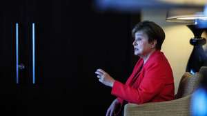 A diretora-geral do Fundo Monetário Internacional (FMI), Kristalina Georgieva, em entrevista à agência Lusa, em Luanda, Angola, 21 de novembro de 2025. Kristalina Georgieva considerou “impressionante” a resiliência económica do continente, comparando o crescimento global esperado de 3,2% este ano e 3,1% em 2026 com as projeções para a África subsaariana — 4,1% em 2025 e 4,4% no próximo ano. AMPE ROGÉRIO/LUSA