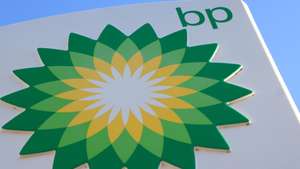 epa11323873 A sign is displayed at a BP garage in London, Britain, 07 May 2024. Energy giant British Petroleum has revealed smaller-than-expected profits due to in part to lower oil prices. The energy company has stated that its underlying profits fell to 2.7 billion USD in the first three months of 2024, which is down from 5 billion USD in the first quarter of 2023.  EPA/NEIL HALL