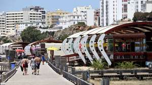 O presidente da Câmara de Portimão Manuel da Luz, quer instalar até ao próximo verão câmaras de videovigilância na zona dos bares da Praia da Rocha e na baixa da cidade por temer que a marginalidade dispare com a crise, 24 de junho de 2011, em Portimão. (ACOMPANHA TEXTO). LUIS FORRA/LUSA.