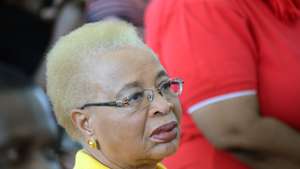 O membro do Comité Central da Frelimo, Graça Machel, reage à chegada à reunião do Comité Central do Partido Frelimo, em Maputo, Moçambique, 03 de maio de 2019. ANTÓNIO SILVA/LUSA