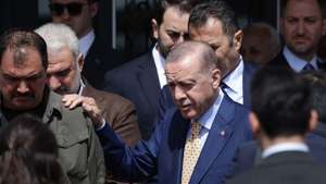 epa11252646 Turkish President Recep Tayyip Erdogan (C) leaves a polling station after voting during the local elections in Istanbul, Turkey, 31 March 2024. Some 61 million people will vote in local elections in Turkey overall 81 provinces.  EPA/ERDEM SAHIN