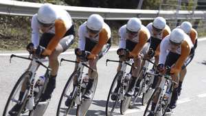 epa04410529 Dutch team Rabobank's cyclists compete in the men's team time trial event as part of UCI Road World Championships in Ponferrada, northern Spain, 21 September 2014. The UCI Road World Championships runs until next 28 September.  EPA/JAVIER LIZON