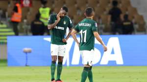 epa11031236 Dejected players Jaine Barreiro (L) and Elias Hernandez of Club Leon after the FIFA Club World Cup 2023 match beween Club Leon and Urawa Reds in Jeddah, Saudi Arabia, 15 December 2023. Club Leon lost 0-1.  EPA/ALI HAIDER