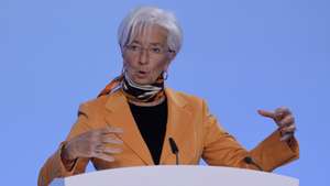 epa11944437 European Central Bank (ECB) President Christine Lagarde addresses a press conference following the ECB Governing Council meeting in Frankfurt am Main, Germany, 06 March 2025.  EPA/RONALD WITTEK