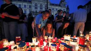 epa12168910 People light candles for the victims of a school shooting at Hauptplatz square in Graz, Austria, 10 June 2025. At least nine people were killed in the incident, including the shooter, authorities confirmed.  EPA/ANTONIO BAT