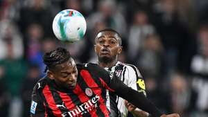 epa12433806 Juventus' Kalulu and Milan's Rafael Leao (L) in action during the Italian Serie A soccer match Juventus FC vs AC Milan at the Allianz Stadium in Turin, Italy, 05 October 2025.  EPA/ALESSANDRO DI MARCO