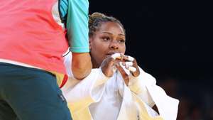 epa11518003 Rochele Nunes of Portugal (white) receives medical attention during her Women +78kg Round of 16 bout of the Judo competitions in the Paris 2024 Olympic Games, at the Champs-de-Mars Arena in Paris, France, 02 August 2024.  EPA/DANIEL IRUNGU