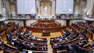 O primeiro-ministro, António Costa (C), intervém durante o debate sobre política geral, na Assembleia da República, em Lisboa, 07 de outubro de 2021. ANTÓNIO COTRIM/LUSA