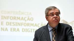 Mário Mesquita, da Entidade Reguladora para a Comunicação Social, discursa durante a cerimónia de abertura da conferência parlamentar &quot;Informação e desinformação na Era Digital&quot;, realizada na Sala do Senado, da Assembleia da República, em Lisboa, 15 de abril de 2019.  MANUEL DE ALMEIDA/LUSA