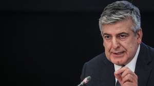 O vice-governador do Banco de Portugal, Luís Máximo dos Santos, que é também presidente do Fundo de Resolução do Novo Banco, durante uma conferência de imprensa sobre a auditoria do Tribunal de Contas ao Novo Banco, no Museu do Dinheiro, em Lisboa, 3 de maio de 2021. MÁRIO CRUZ/LUSA