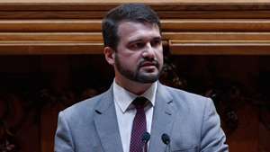 O deputado do Partido Socialista (PS), João Paulo Correia, intervém durante o debate na Assembleia da República, em Lisboa, 14 de outubro de 2020. ANTÓNIO COTRIM/LUSA