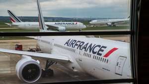 epa09130174 An Air France Boeing 787 bound for Bogota, Colombia,  awaiting loading  of Chinese vaccine SinoVac in Roissy Airport, near Paris, 11 April 2021 (issued 12 April 2021). Airline company Air France KLM Cargo, operated two flies to Cameroon and Colombia with a shipment of Chinese covid19 vaccines SinoPharm and SinoVac through its cargo area of Roissy airport (CDG).  EPA/CHRISTOPHE PETIT TESSON